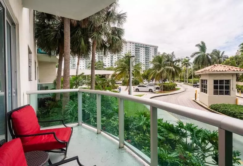 هتل Sunny Isles Ocean Reserve Condo Apartments