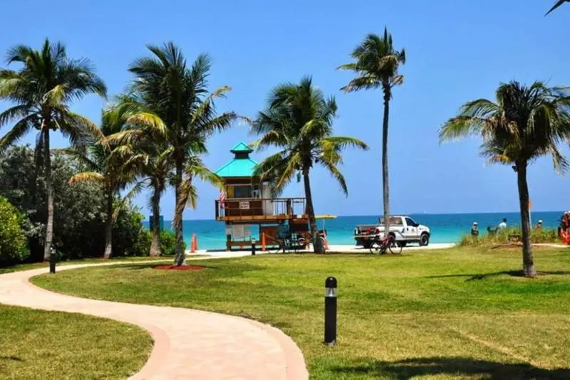 هتل Sunny Isles Ocean Reserve Condo Apartments