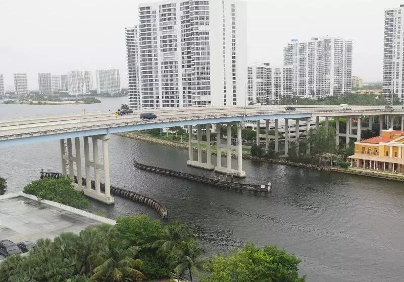 هتل Sunny Isles Ocean Reserve Condo Apartments