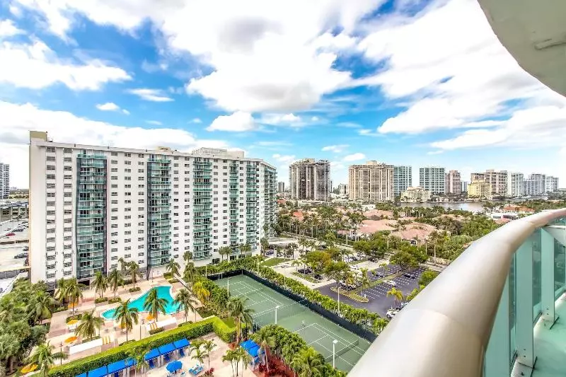 هتل Sunny Isles Ocean Reserve Condo Apartments