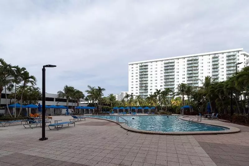 هتل Sunny Isles Ocean Reserve Condo Apartments