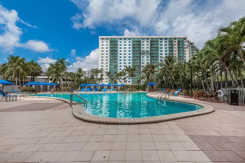 هتل Sunny Isles Ocean Reserve Condo Apartments