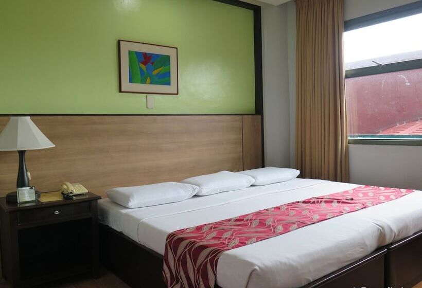 בית מלון כפרי Regency Inn