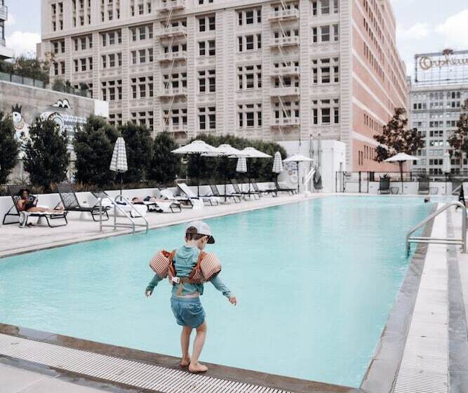 Level Los Angeles   Downtown South Olive