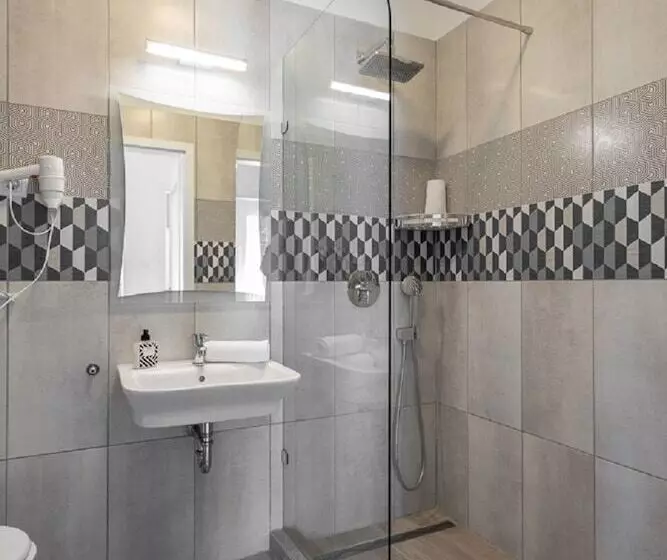 Maple Tree Budget Apartments