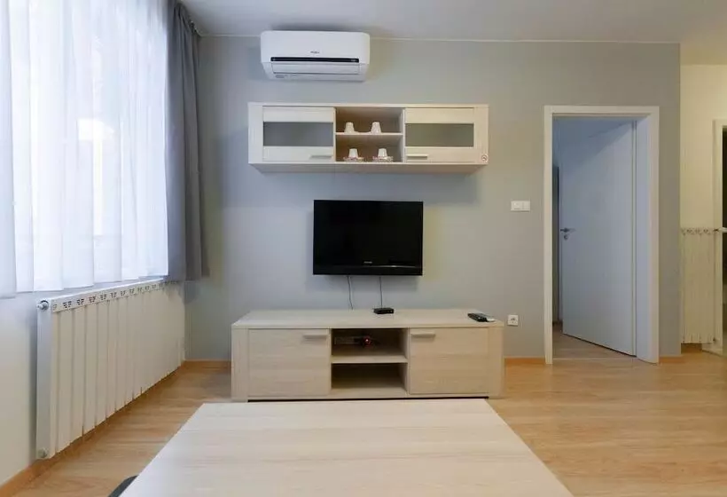 Maple Tree Budget Apartments