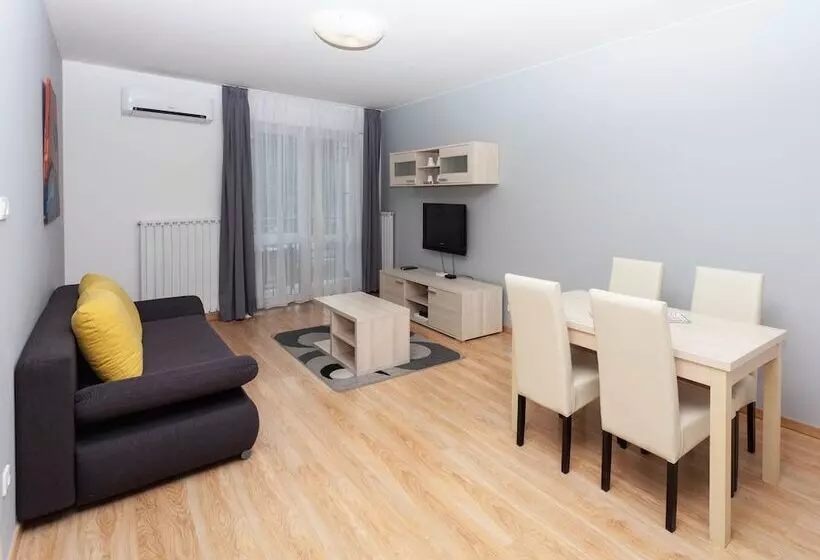 Maple Tree Budget Apartments