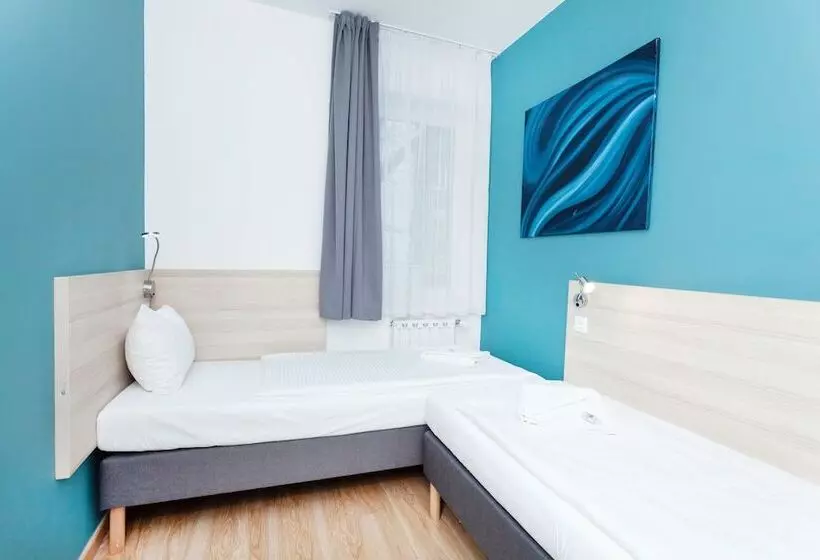 Maple Tree Budget Apartments