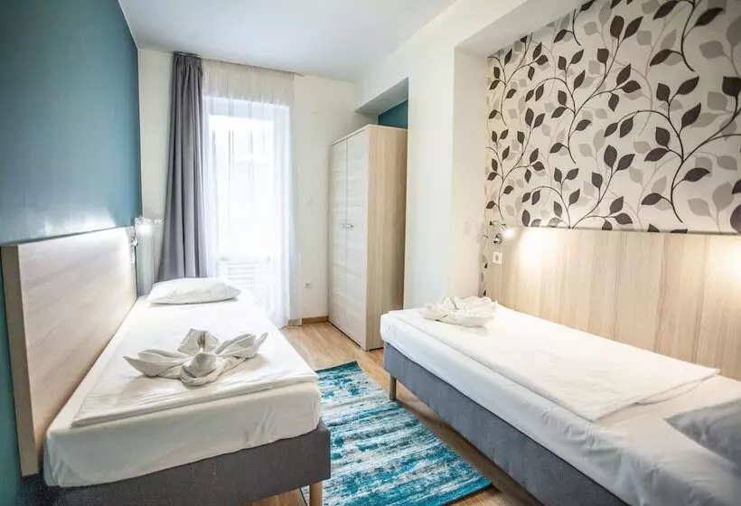 Maple Tree Budget Apartments