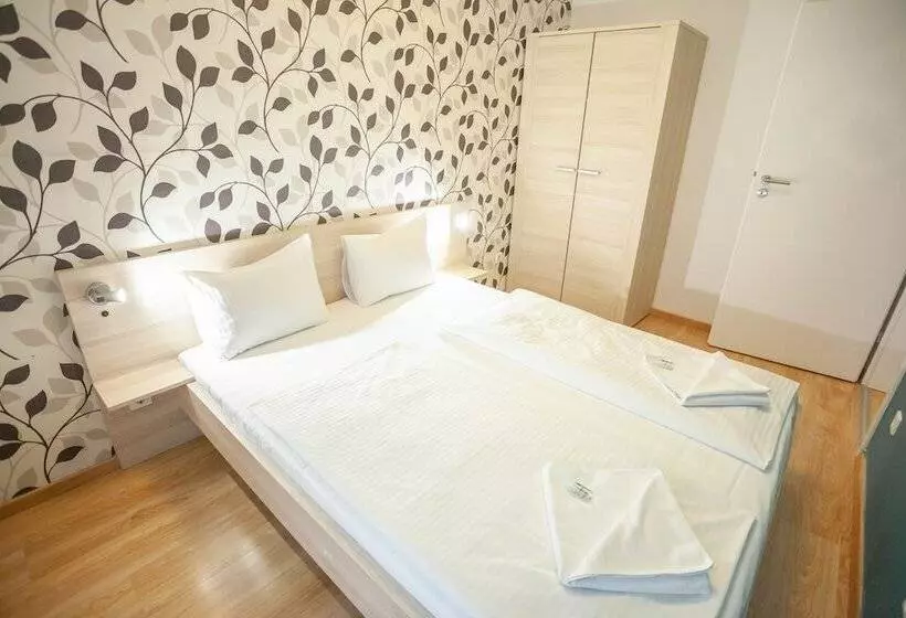 Maple Tree Budget Apartments