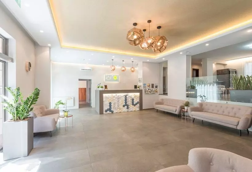 Maple Tree Budget Apartments