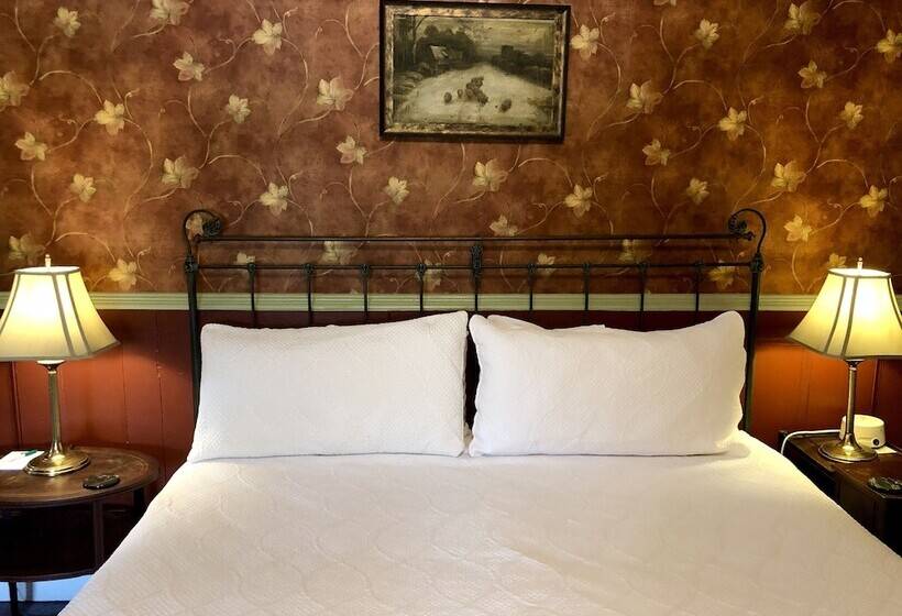 Bed and Breakfast Rogues Harbor Inn