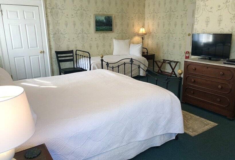 Bed and Breakfast Rogues Harbor Inn