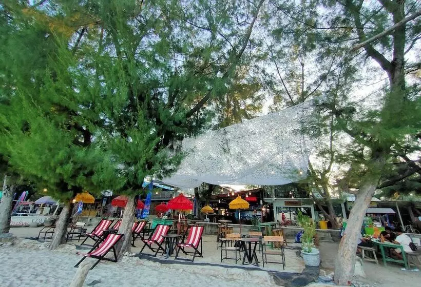 Gili Beach Bum Hostel