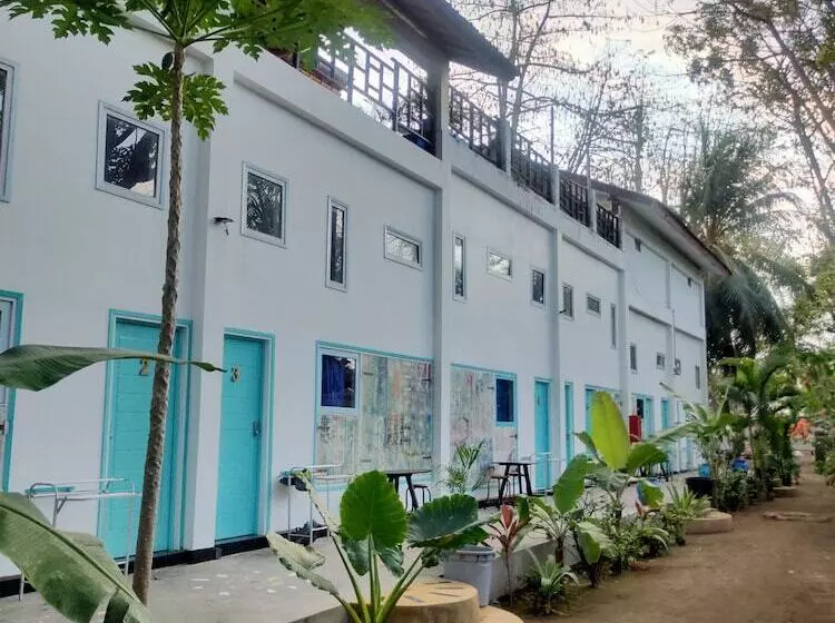 Gili Beach Bum Hostel