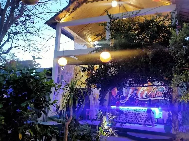 Gili Beach Bum Hostel