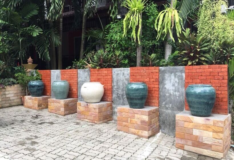 Hotel Baan Vanida Garden Resort