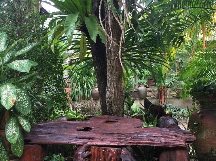 Hotel Baan Vanida Garden Resort