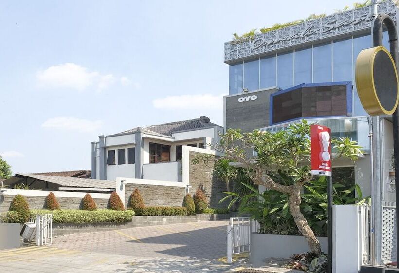 Sans Hotel Grand Omah Sastro