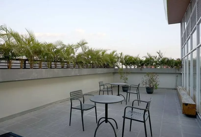 Sans Hotel Grand Omah Sastro