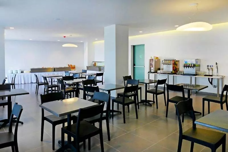 בית מלון כפרי Island Resorts Maya Beach