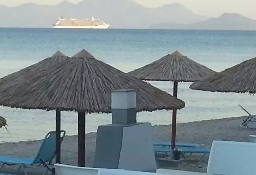 בית מלון כפרי Island Resorts Maya Beach