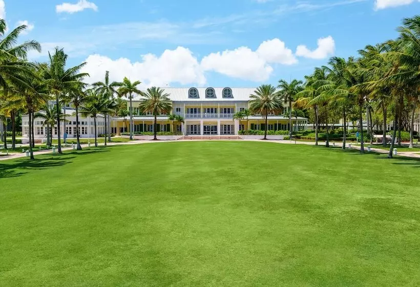 هتل Lighthouse Pointe At Grand Lucayan