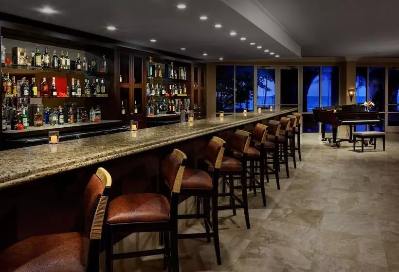 هتل Lighthouse Pointe At Grand Lucayan