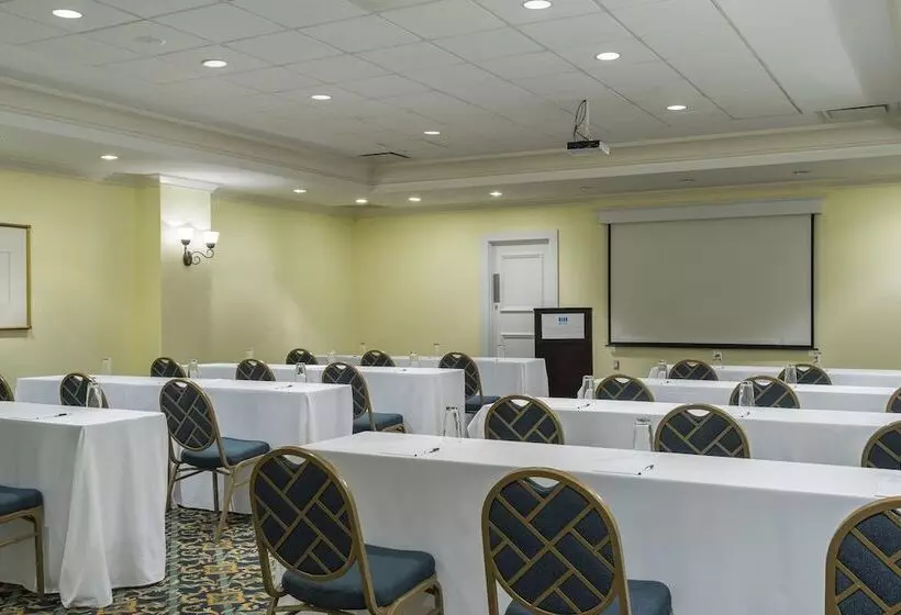 هتل Lighthouse Pointe At Grand Lucayan