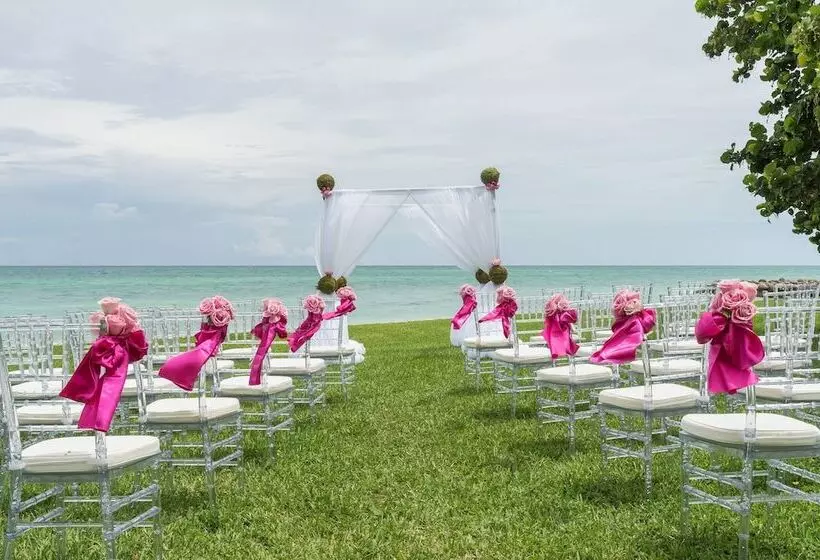 هتل Lighthouse Pointe At Grand Lucayan
