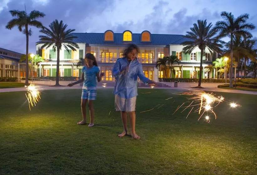 هتل Lighthouse Pointe At Grand Lucayan
