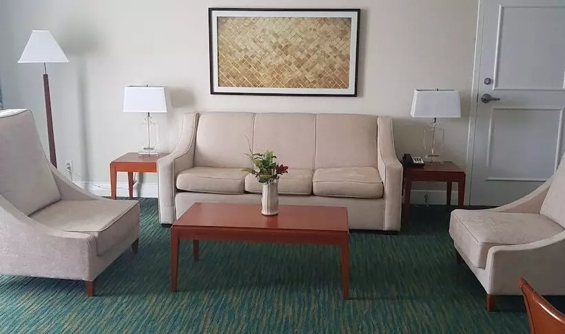 هتل Lighthouse Pointe At Grand Lucayan