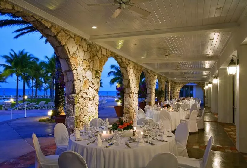 هتل Lighthouse Pointe At Grand Lucayan