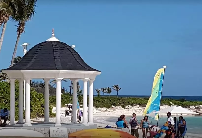 هتل Lighthouse Pointe At Grand Lucayan
