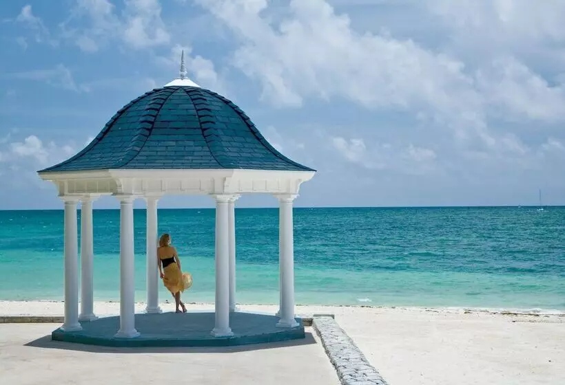 هتل Lighthouse Pointe At Grand Lucayan