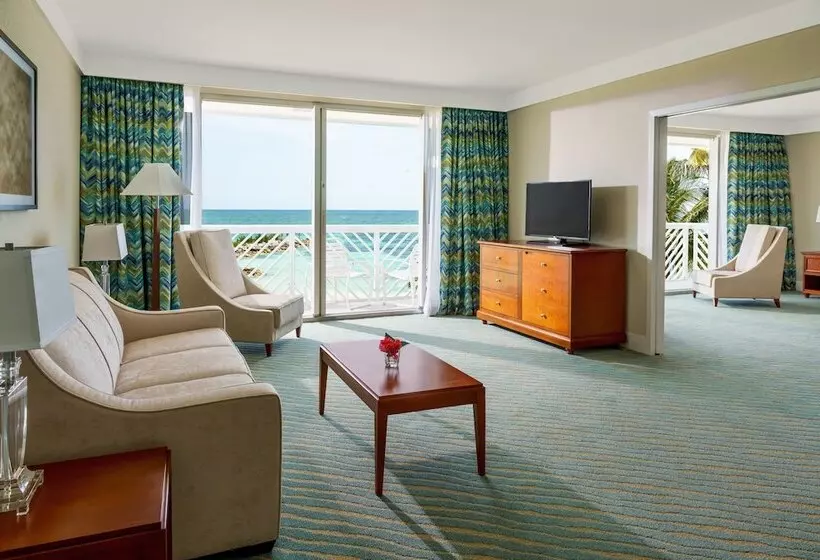 هتل Lighthouse Pointe At Grand Lucayan