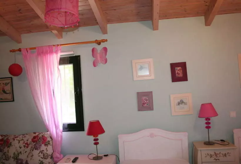 Majatalo Terry Land Village