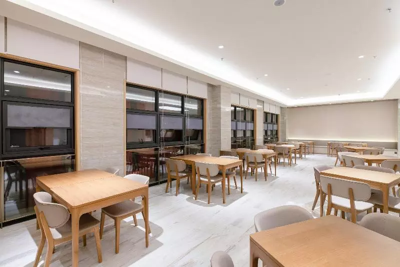 Ji Hotel Ziyang Songda Plaza