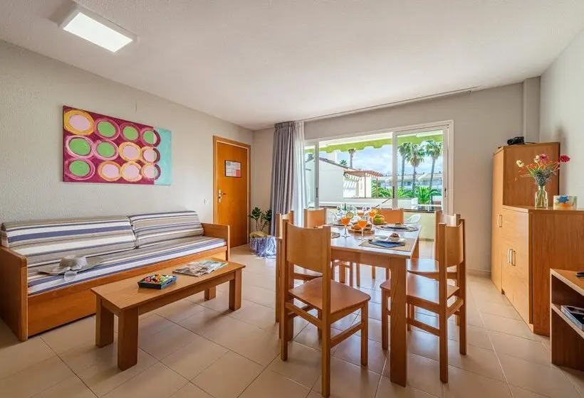 Apartamentos Estival Park