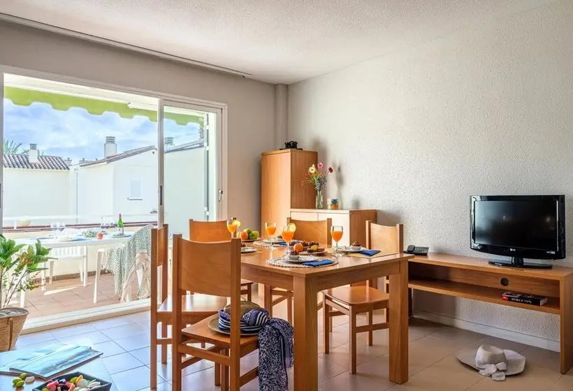 Apartamentos Estival Park