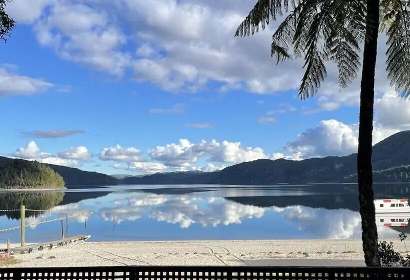 هتل Lakes Lodge Okataina