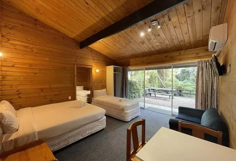 هتل Lakes Lodge Okataina