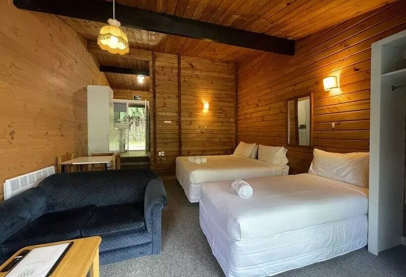 هتل Lakes Lodge Okataina