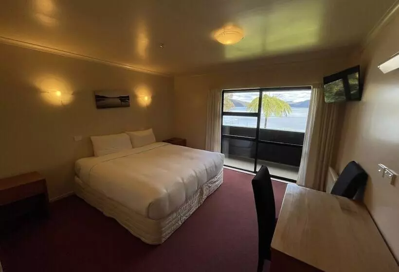 هتل Lakes Lodge Okataina