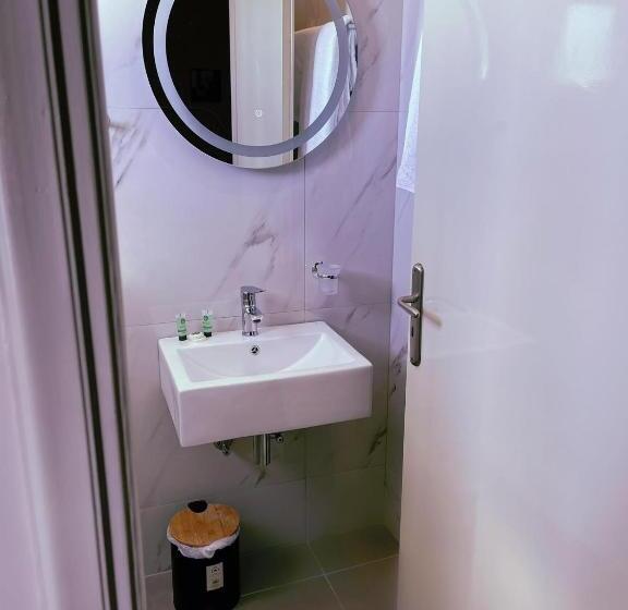 בית מלון כפרי Delfini Beach