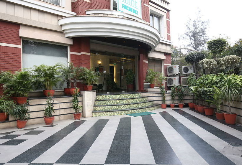 Fabhotel New Friends Colony