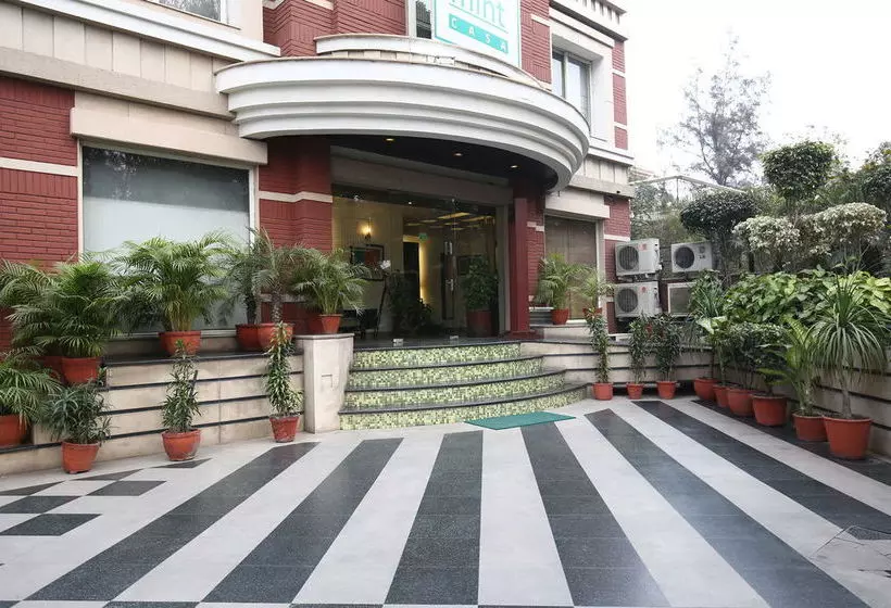 Fabhotel New Friends Colony