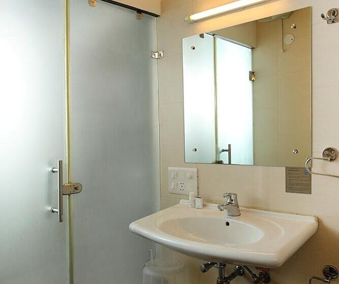 בית מלון כפרי Ahuja Residency Cyber City Ii