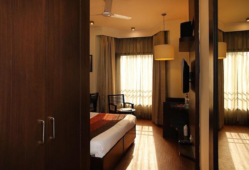 בית מלון כפרי Ahuja Residency Cyber City Ii