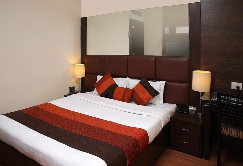 בית מלון כפרי Ahuja Residency Cyber City Ii